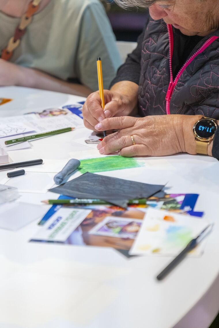 Artum workshop op Creaweekend Hardenberg: een handje helpen